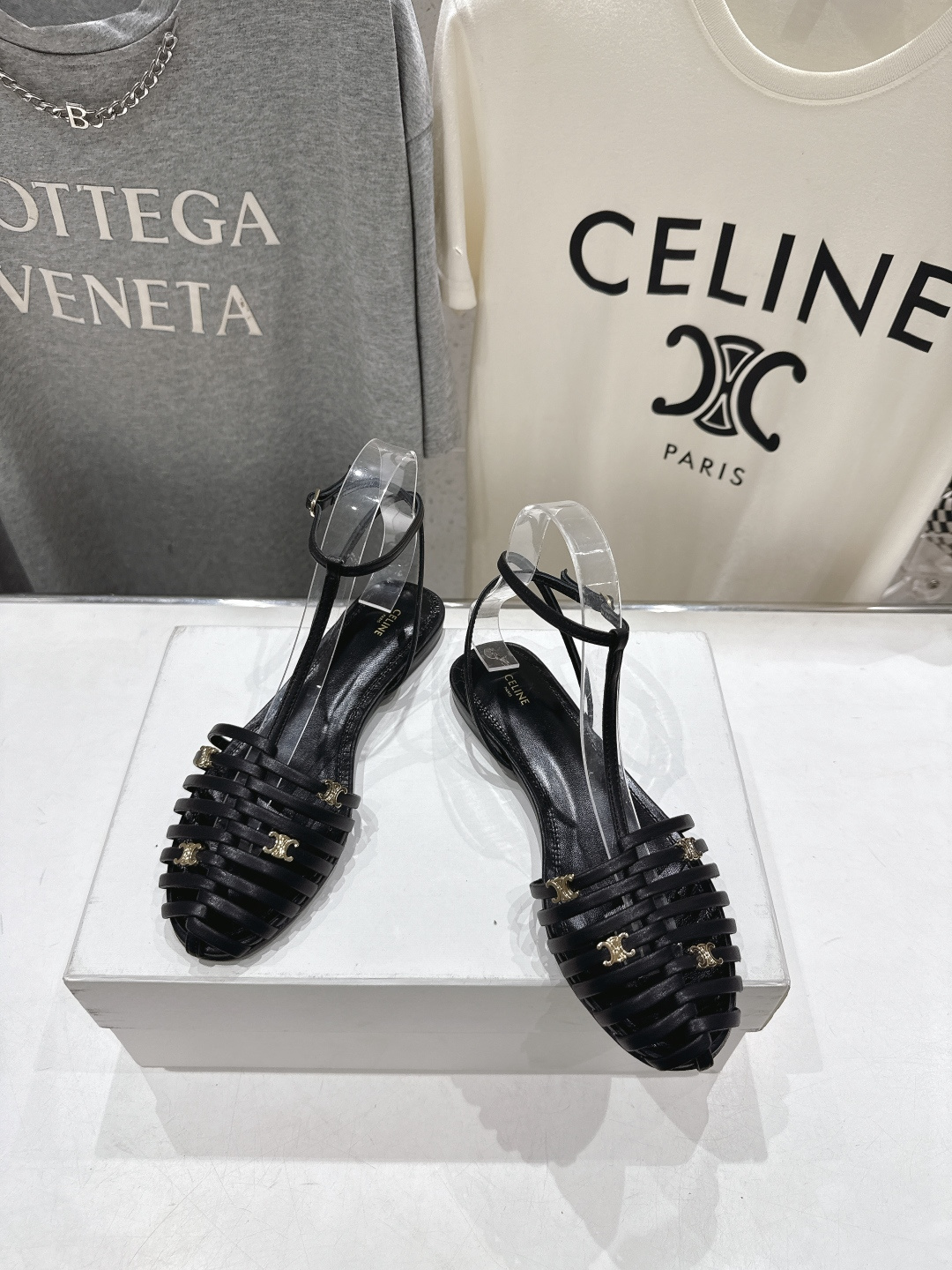 高版本出厂 Celine～赛琳F059 2026ss思琳夏季最新爆款复古风凯旋门平底凉鞋 夏季搭配佳品，