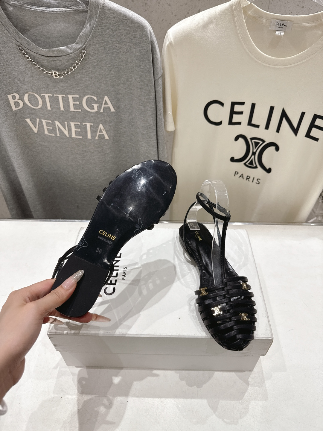 高版本出厂 Celine～赛琳F059 2026ss思琳夏季最新爆款复古风凯旋门平底凉鞋 夏季搭配佳品，