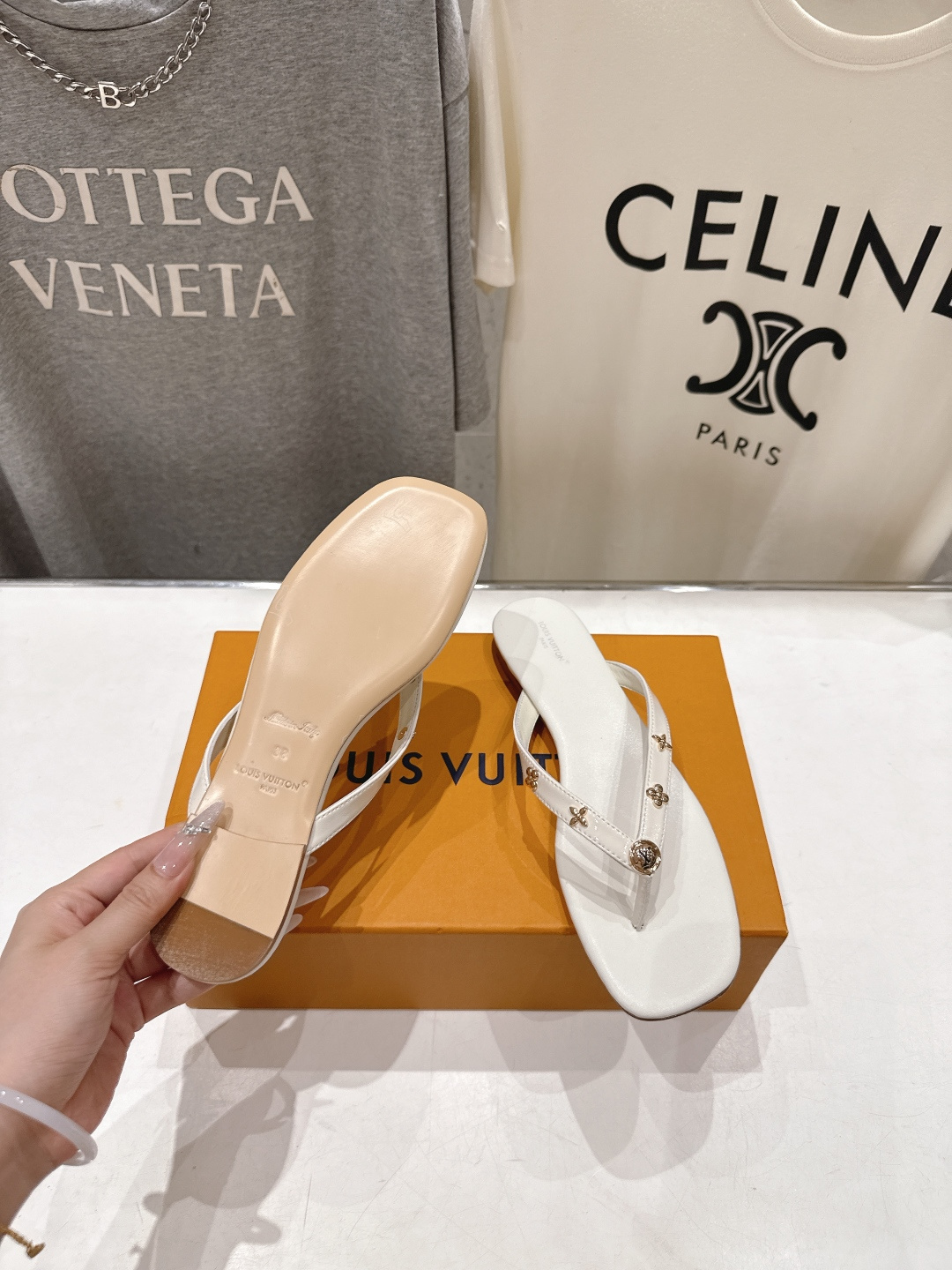 高版本出厂 Louis Vuitton ss25 new arrival LV驴牌夏季新款平底夹脚拖鞋简