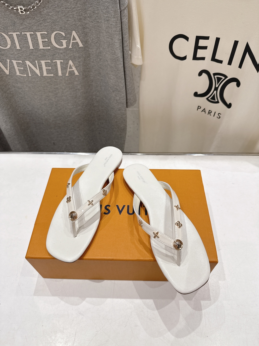 高版本出厂 Louis Vuitton ss25 new arrival LV驴牌夏季新款平底夹脚拖鞋简