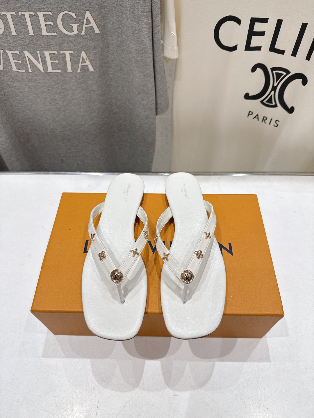 高版本出厂 Louis Vuitton ss25 new arrival LV驴牌夏季新款平底夹脚拖鞋简