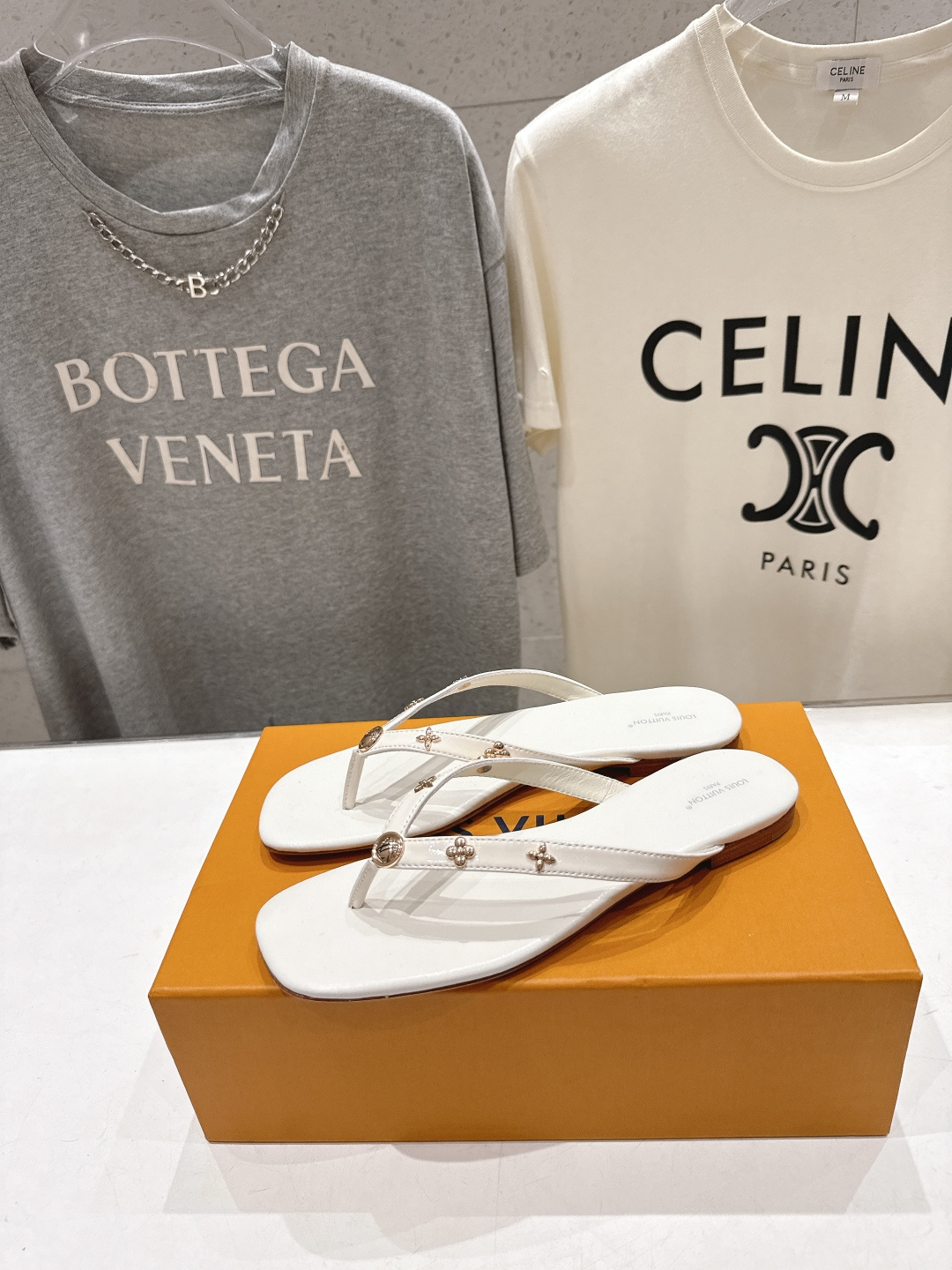 高版本出厂 Louis Vuitton ss25 new arrival LV驴牌夏季新款平底夹脚拖鞋简