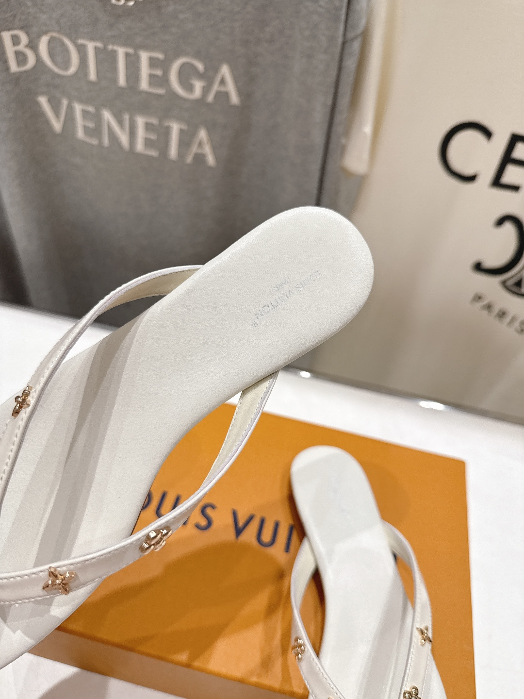 高版本出厂 Louis Vuitton ss25 new arrival LV驴牌夏季新款平底夹脚拖鞋简