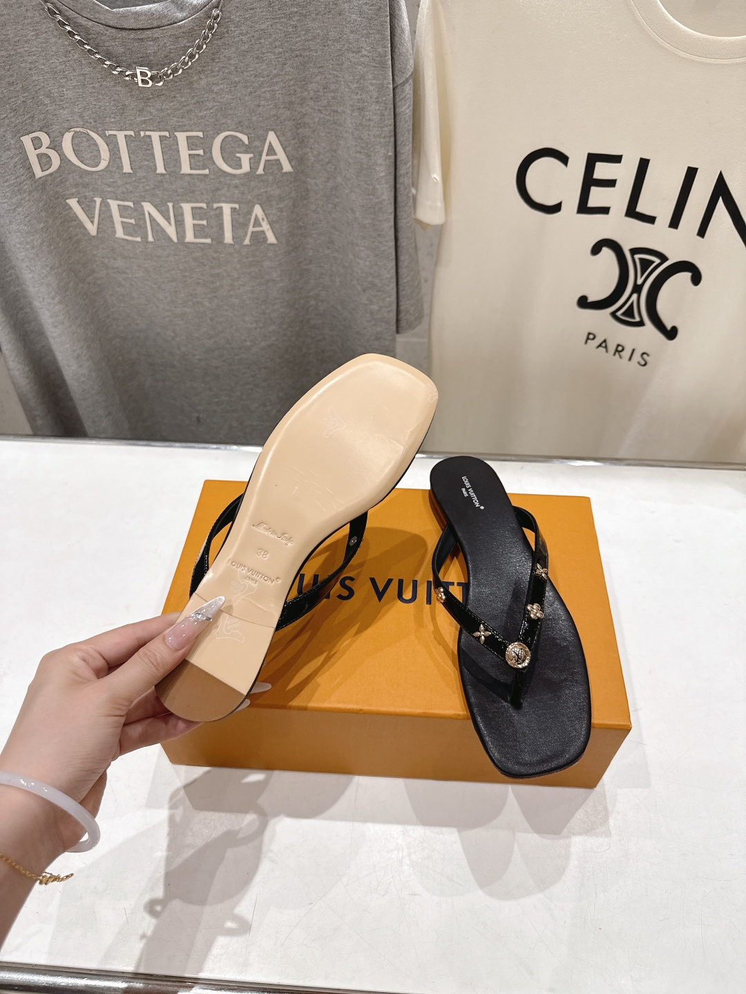 高版本出厂 Louis Vuitton ss25 new arrival LV驴牌夏季新款平底夹脚拖鞋简