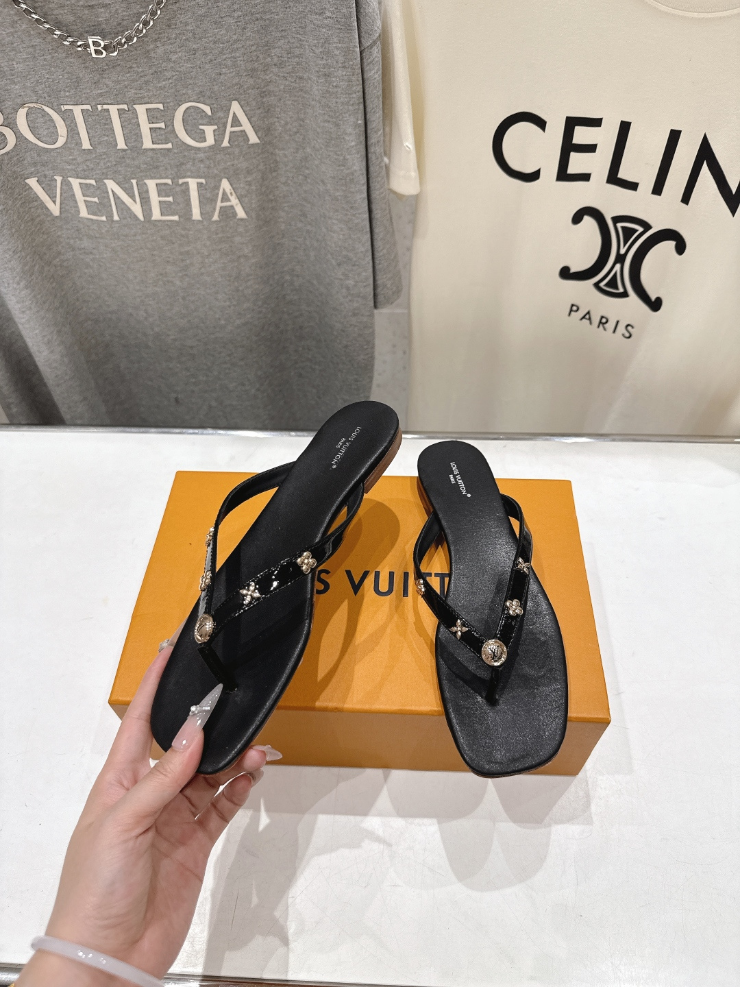 高版本出厂 Louis Vuitton ss25 new arrival LV驴牌夏季新款平底夹脚拖鞋简