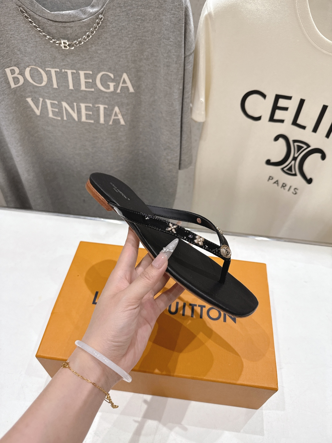 高版本出厂 Louis Vuitton ss25 new arrival LV驴牌夏季新款平底夹脚拖鞋简