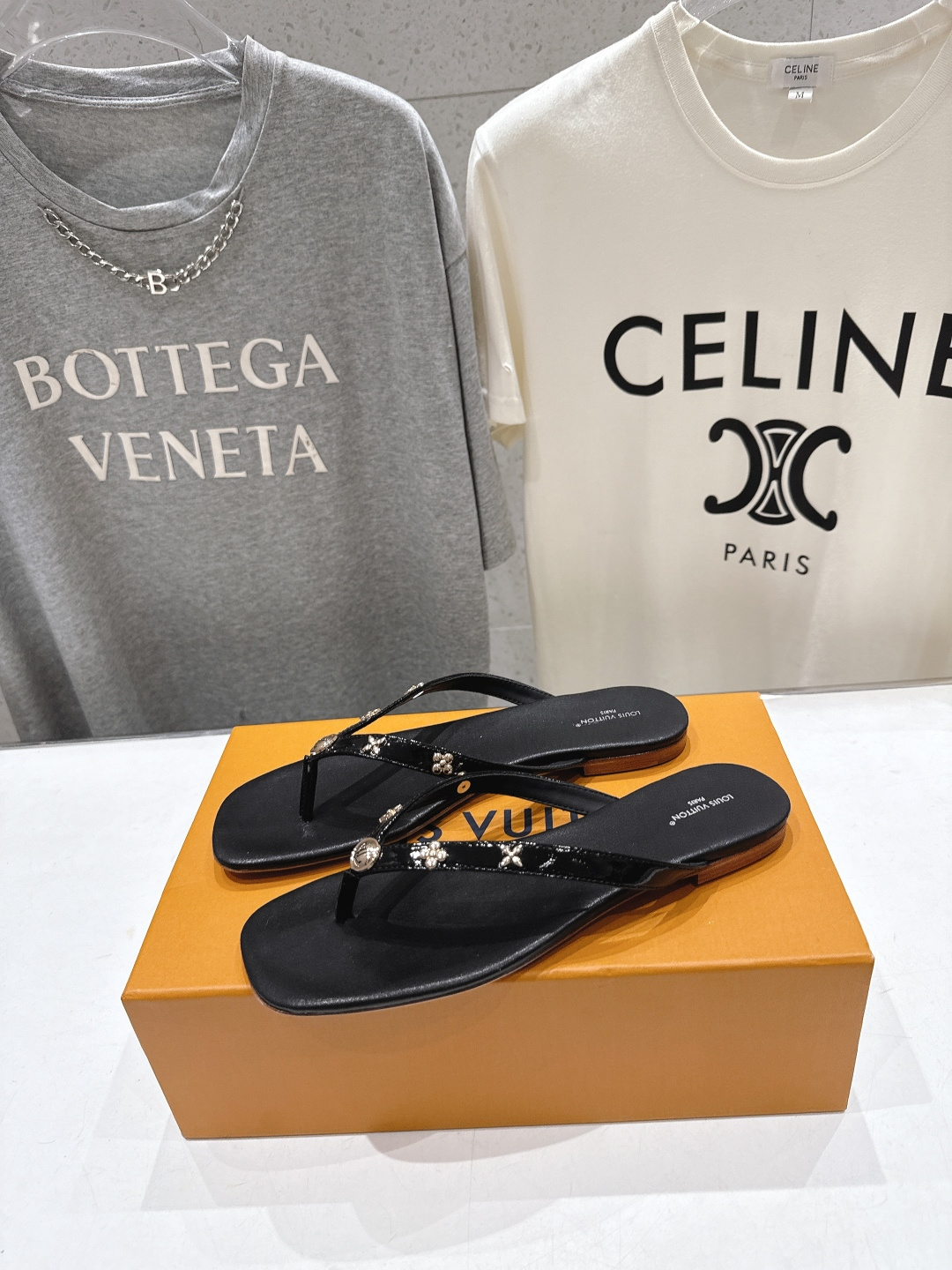 高版本出厂 Louis Vuitton ss25 new arrival LV驴牌夏季新款平底夹脚拖鞋简