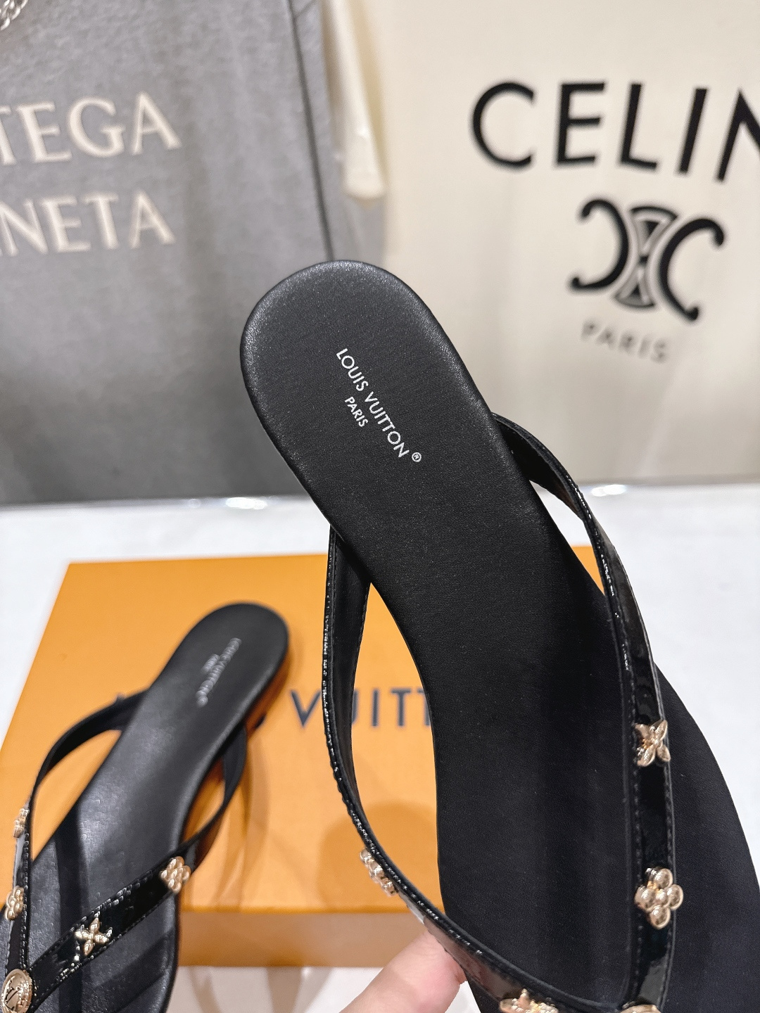 高版本出厂 Louis Vuitton ss25 new arrival LV驴牌夏季新款平底夹脚拖鞋简