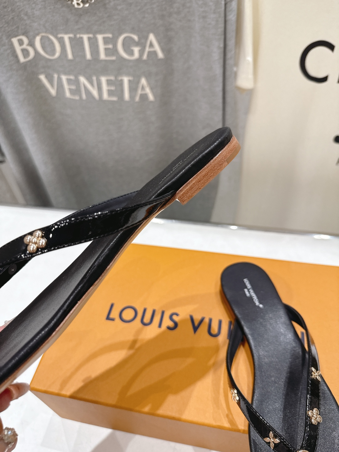 高版本出厂 Louis Vuitton ss25 new arrival LV驴牌夏季新款平底夹脚拖鞋简