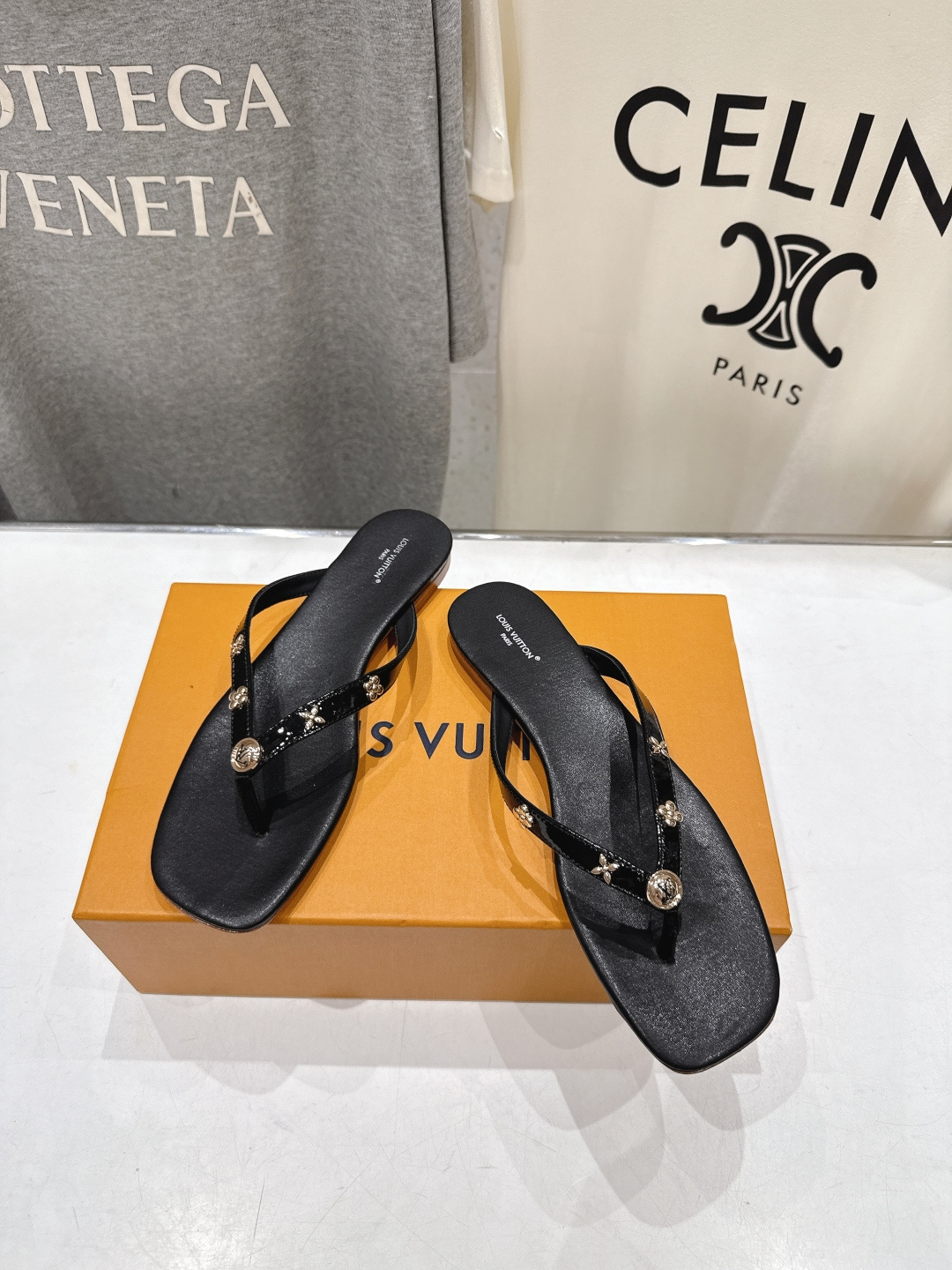 高版本出厂 Louis Vuitton ss25 new arrival LV驴牌夏季新款平底夹脚拖鞋简