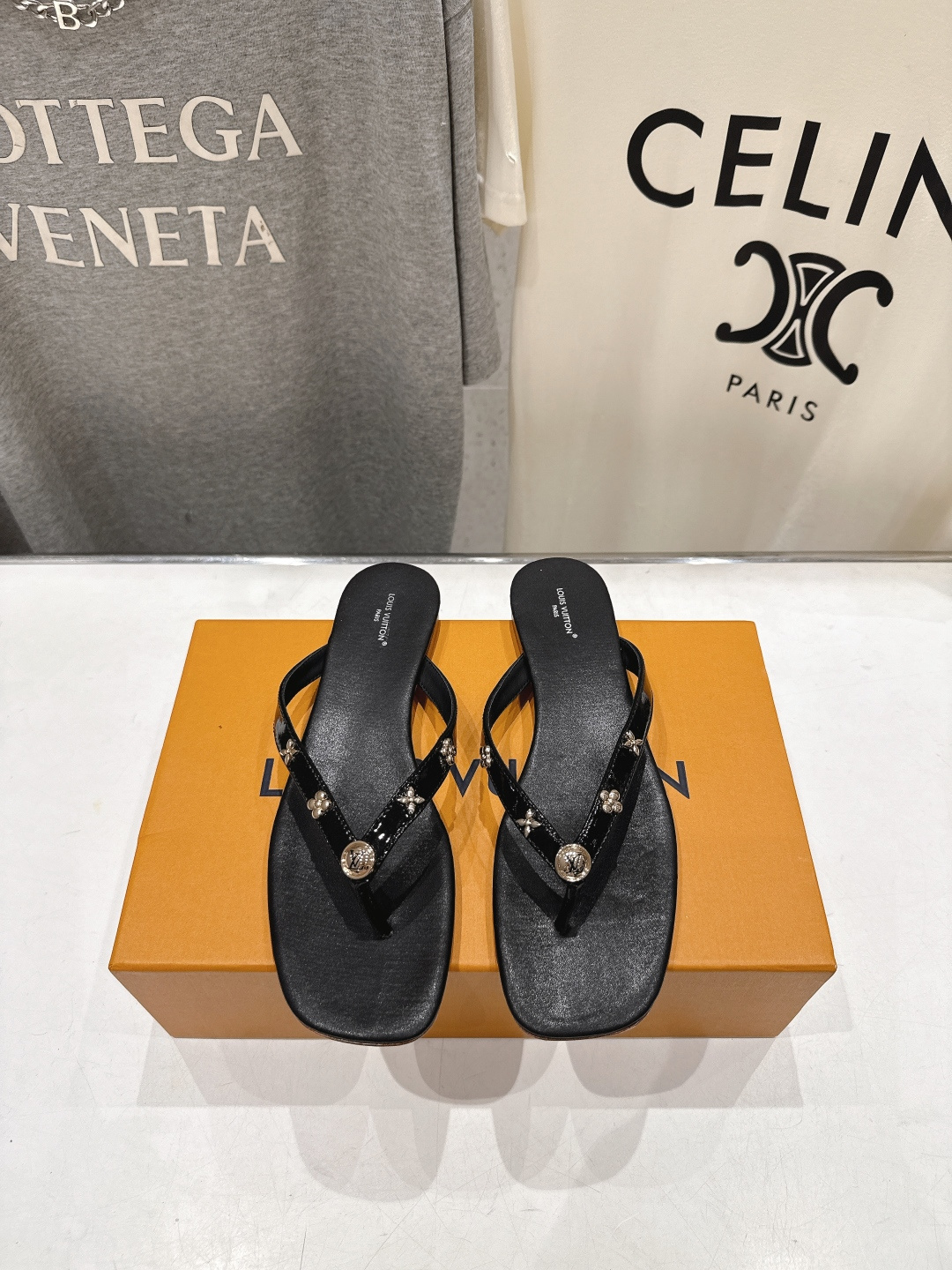 高版本出厂 Louis Vuitton ss25 new arrival LV驴牌夏季新款平底夹脚拖鞋简