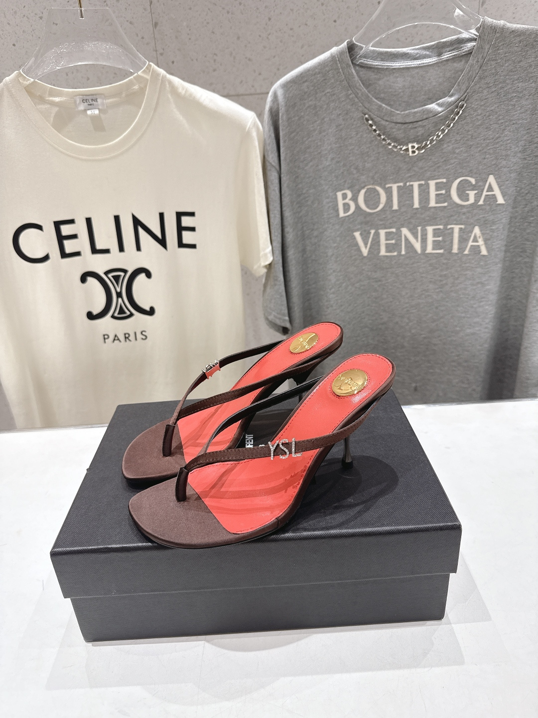 高版本出厂 SAINT LAURENT～F030 圣罗兰ysl 26ss夏季全新走秀款夹脚高跟拖鞋人字拖