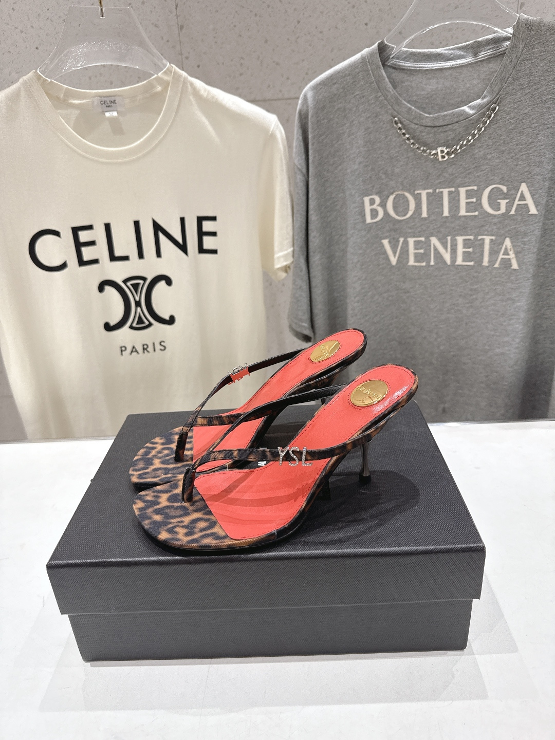高版本出厂 SAINT LAURENT～F030 圣罗兰ysl 26ss夏季全新走秀款夹脚高跟拖鞋人字拖