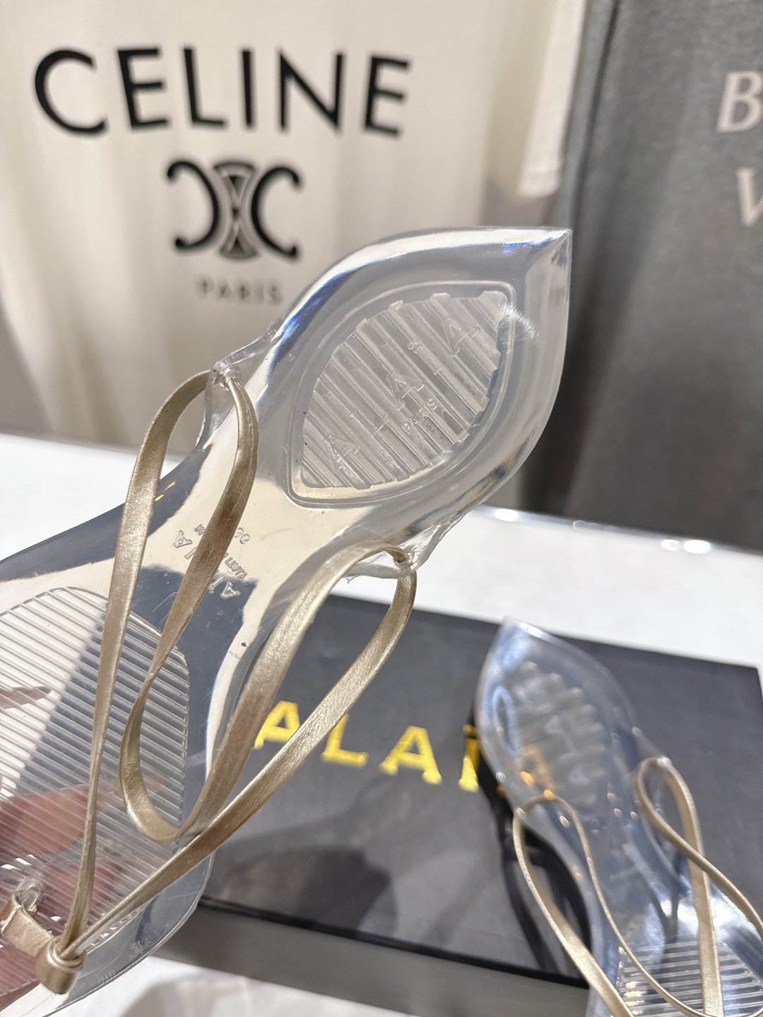 高版本出厂「ALAiA」ALA 阿莱亚F036 2026ss/夏季大热款透明平底人字拖夹脚拖鞋隐形缎面穆