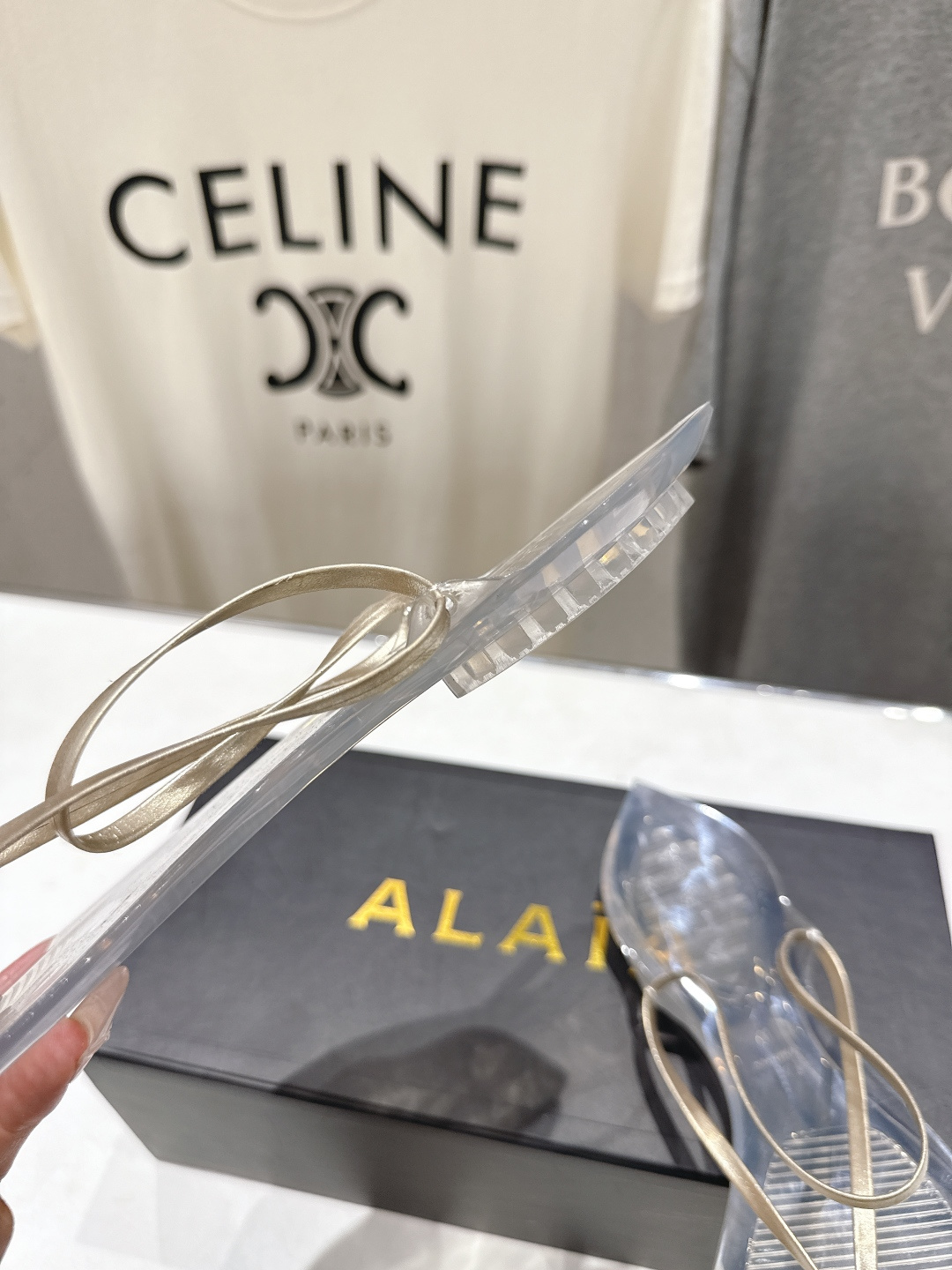 高版本出厂「ALAiA」ALA 阿莱亚F036 2026ss/夏季大热款透明平底人字拖夹脚拖鞋隐形缎面穆