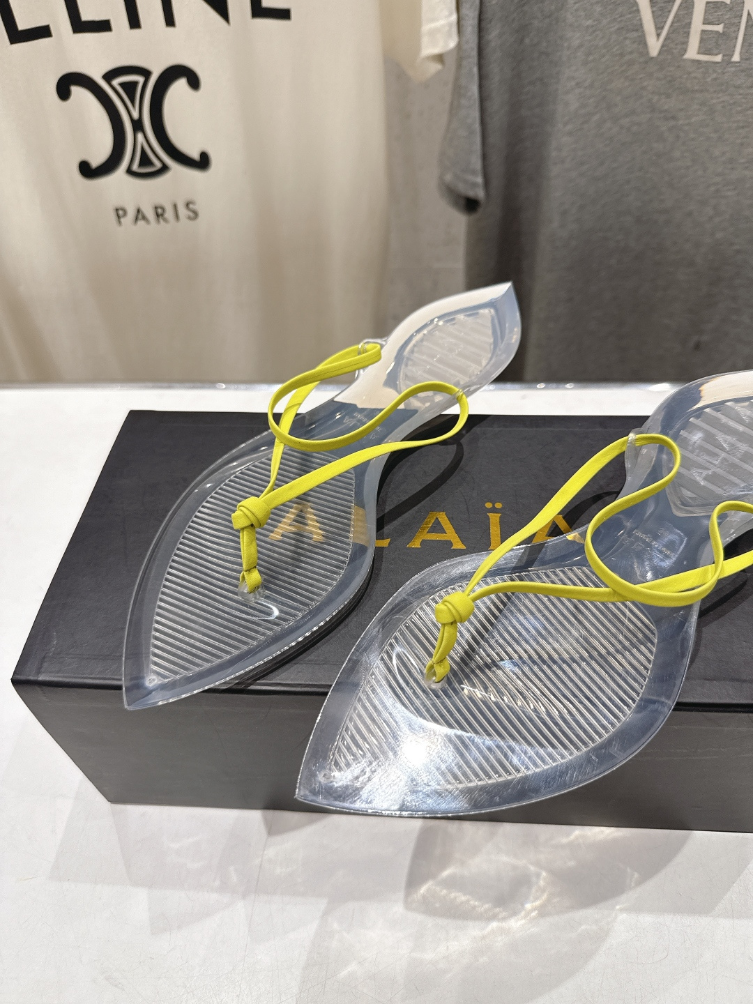 高版本出厂「ALAiA」ALA 阿莱亚F036 2026ss/夏季大热款透明平底人字拖夹脚拖鞋隐形缎面穆