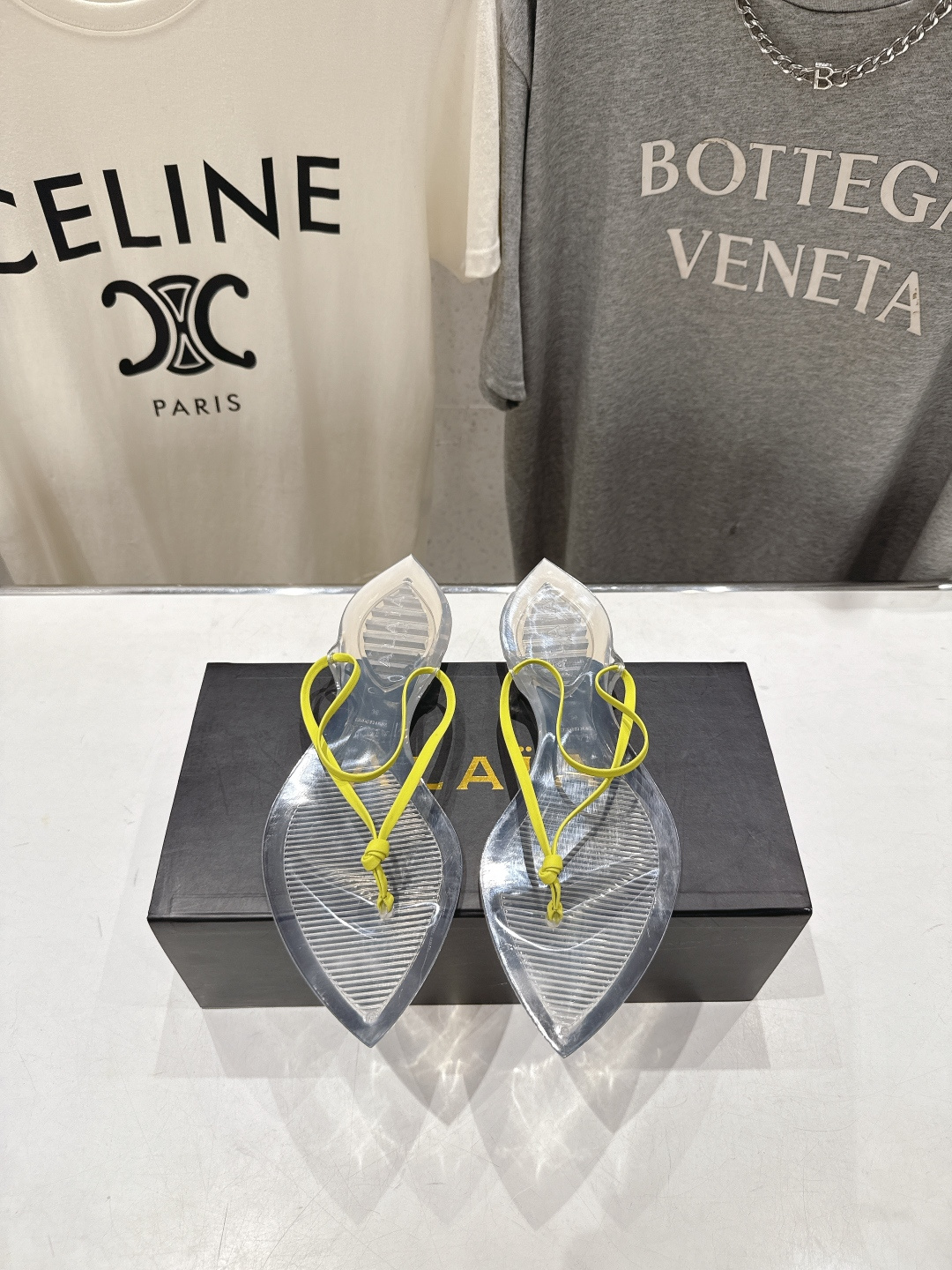 高版本出厂「ALAiA」ALA 阿莱亚F036 2026ss/夏季大热款透明平底人字拖夹脚拖鞋隐形缎面穆