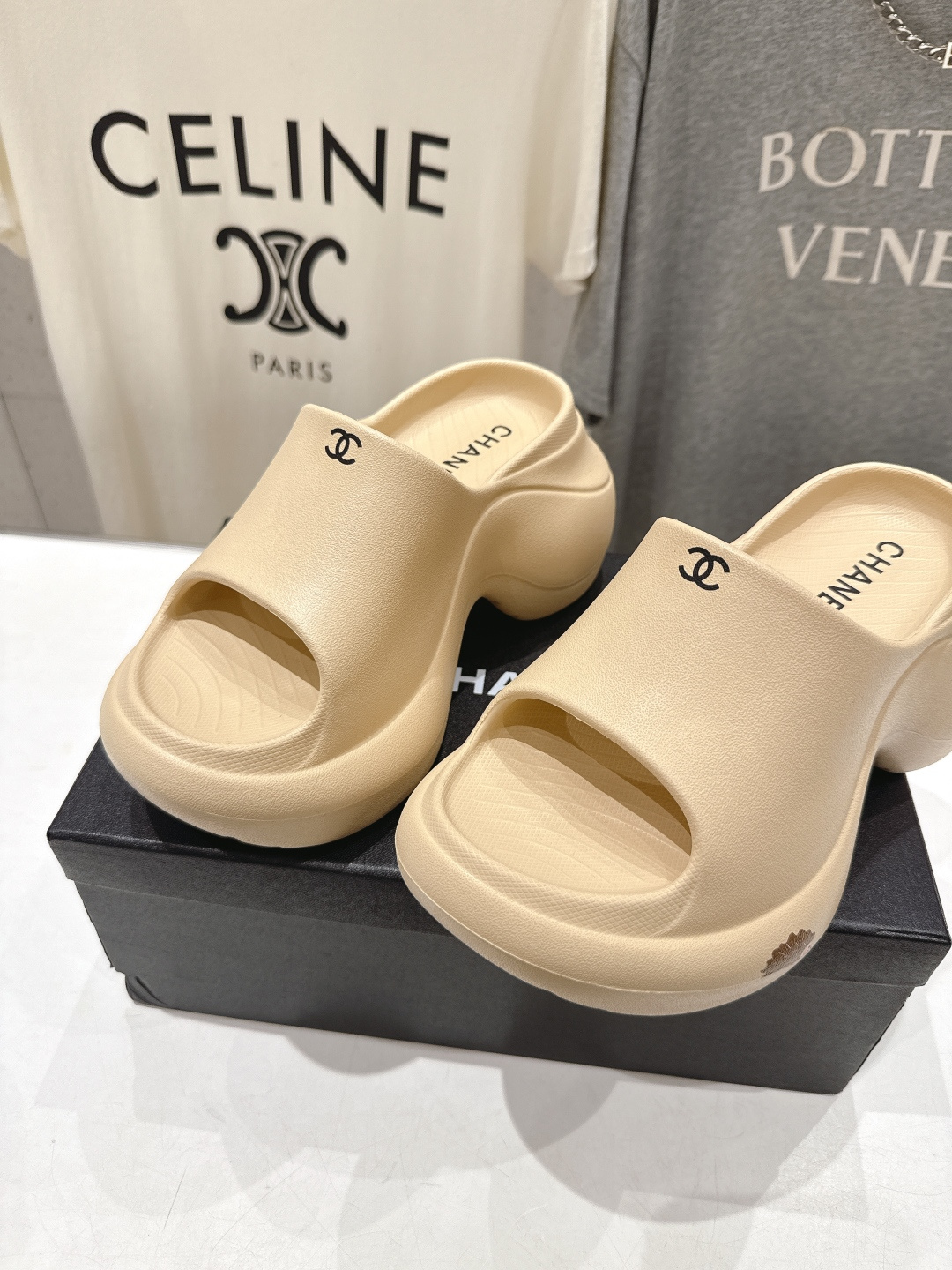 高版本出厂  Chanel*香奈儿F036 小香2026ss爆款一字厚底坡跟拖鞋真的是很耐看越看越喜欢！