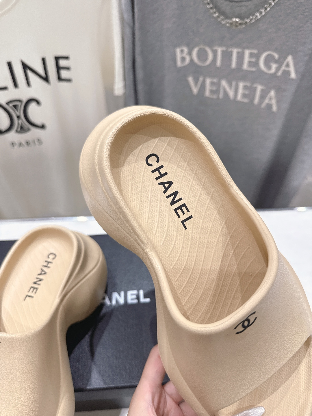 高版本出厂  Chanel*香奈儿F036 小香2026ss爆款一字厚底坡跟拖鞋真的是很耐看越看越喜欢！