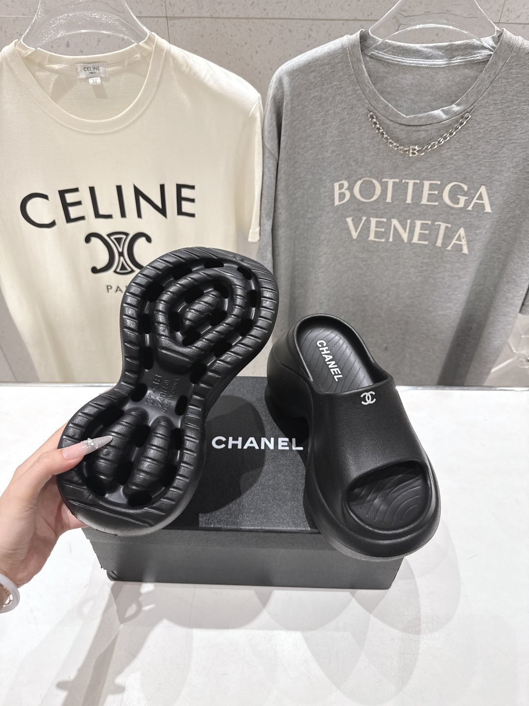 高版本出厂  Chanel*香奈儿F036 小香2026ss爆款一字厚底坡跟拖鞋真的是很耐看越看越喜欢！