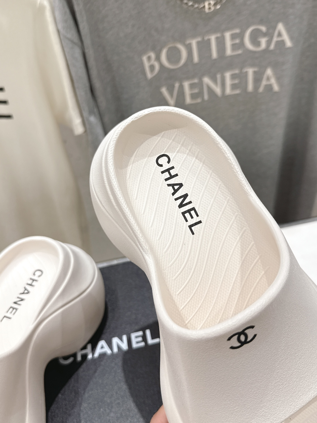 高版本出厂  Chanel*香奈儿F036 小香2026ss爆款一字厚底坡跟拖鞋真的是很耐看越看越喜欢！