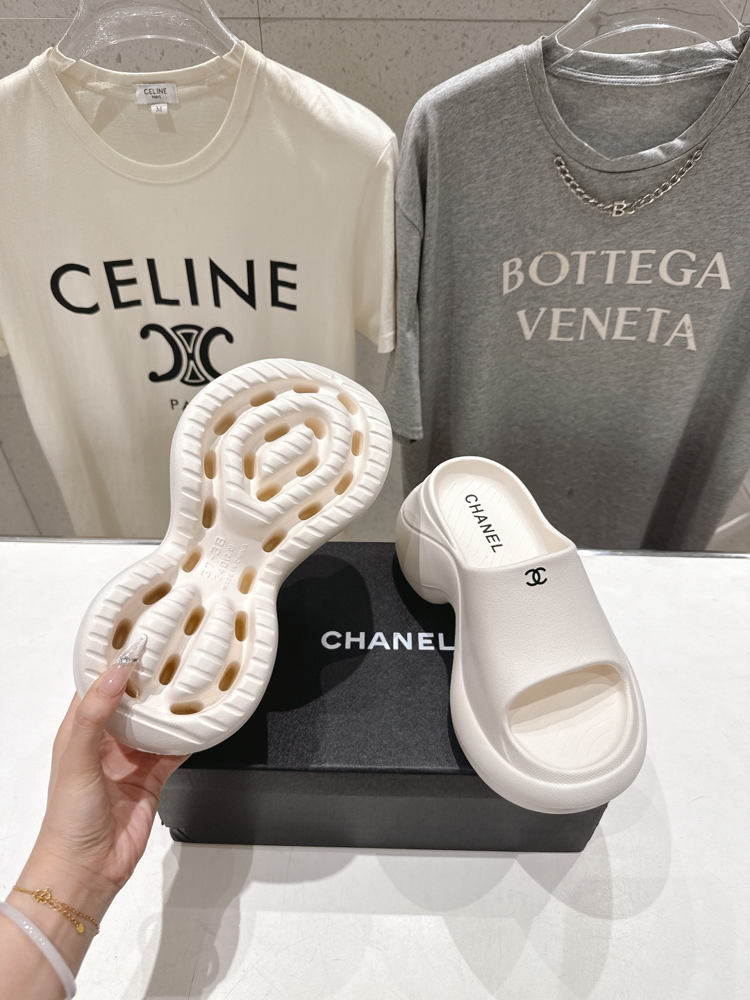 高版本出厂  Chanel*香奈儿F036 小香2026ss爆款一字厚底坡跟拖鞋真的是很耐看越看越喜欢！
