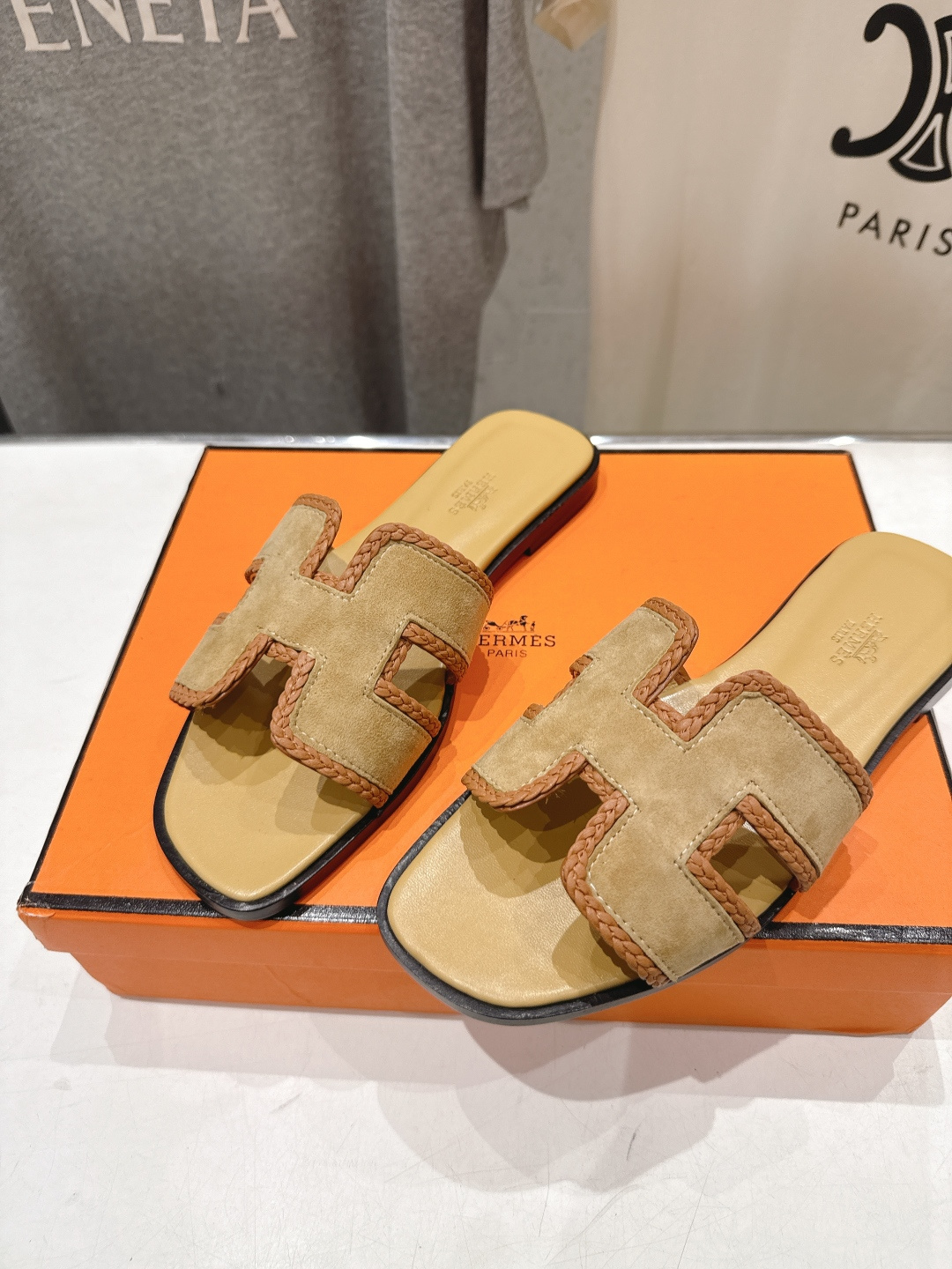 高版本出厂   HERMES*✈️爱马仕H家F062 2026ss最新夏季升级版经典平底H拖鞋🇮🇹度假旅
