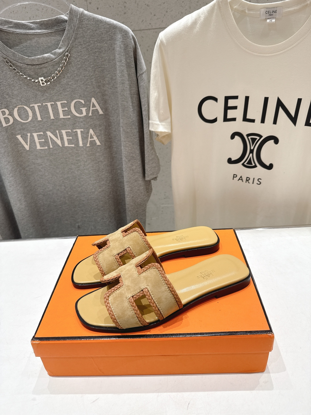 高版本出厂   HERMES*✈️爱马仕H家F062 2026ss最新夏季升级版经典平底H拖鞋🇮🇹度假旅