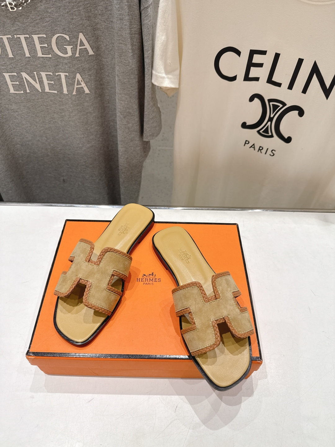高版本出厂   HERMES*✈️爱马仕H家F062 2026ss最新夏季升级版经典平底H拖鞋🇮🇹度假旅