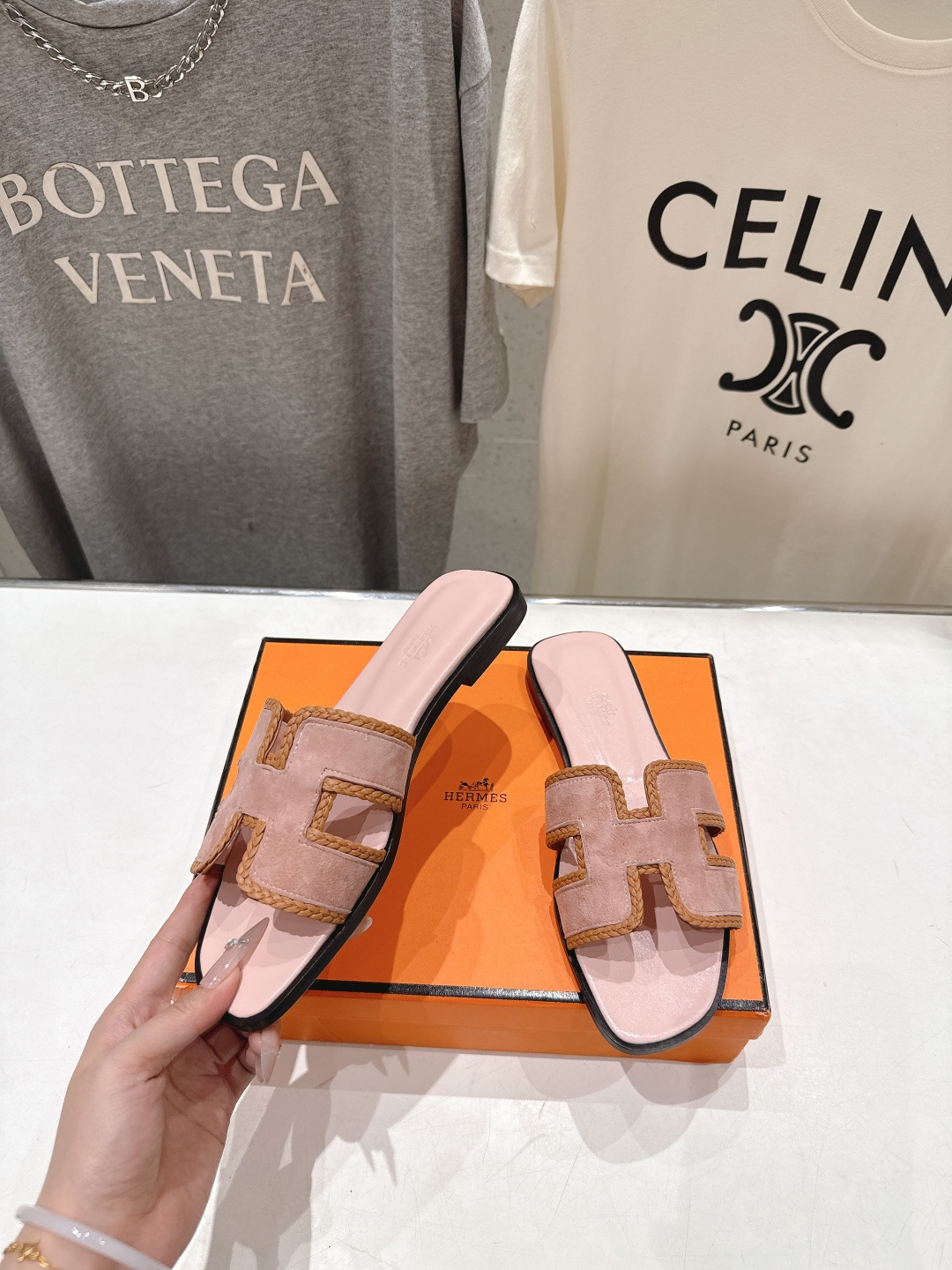 高版本出厂   HERMES*✈️爱马仕H家F062 2026ss最新夏季升级版经典平底H拖鞋🇮🇹度假旅