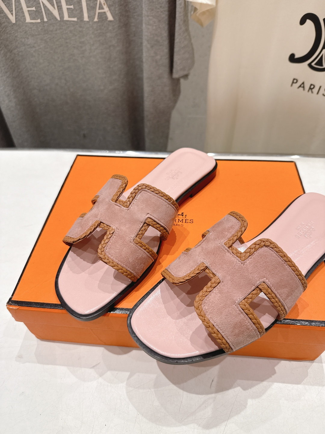 高版本出厂   HERMES*✈️爱马仕H家F062 2026ss最新夏季升级版经典平底H拖鞋🇮🇹度假旅