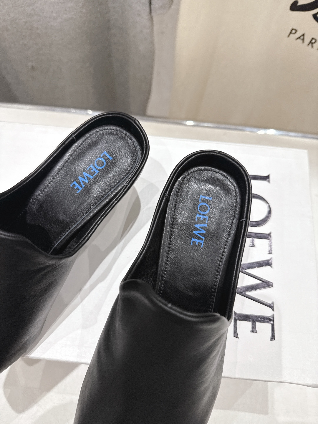 高版本出厂  LOEWE/罗意威F036 2026/ss新品复古风小牛皮高跟拖鞋穆勒鞋～小红书、外网火爆