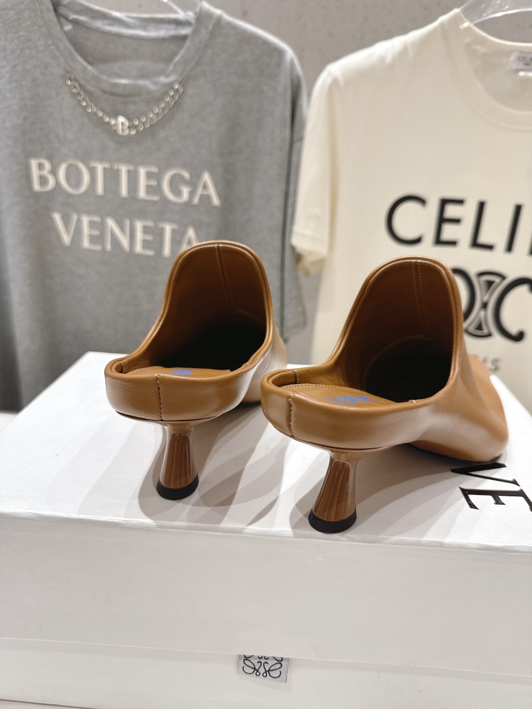 高版本出厂  LOEWE/罗意威F036 2026/ss新品复古风小牛皮高跟拖鞋穆勒鞋～小红书、外网火爆