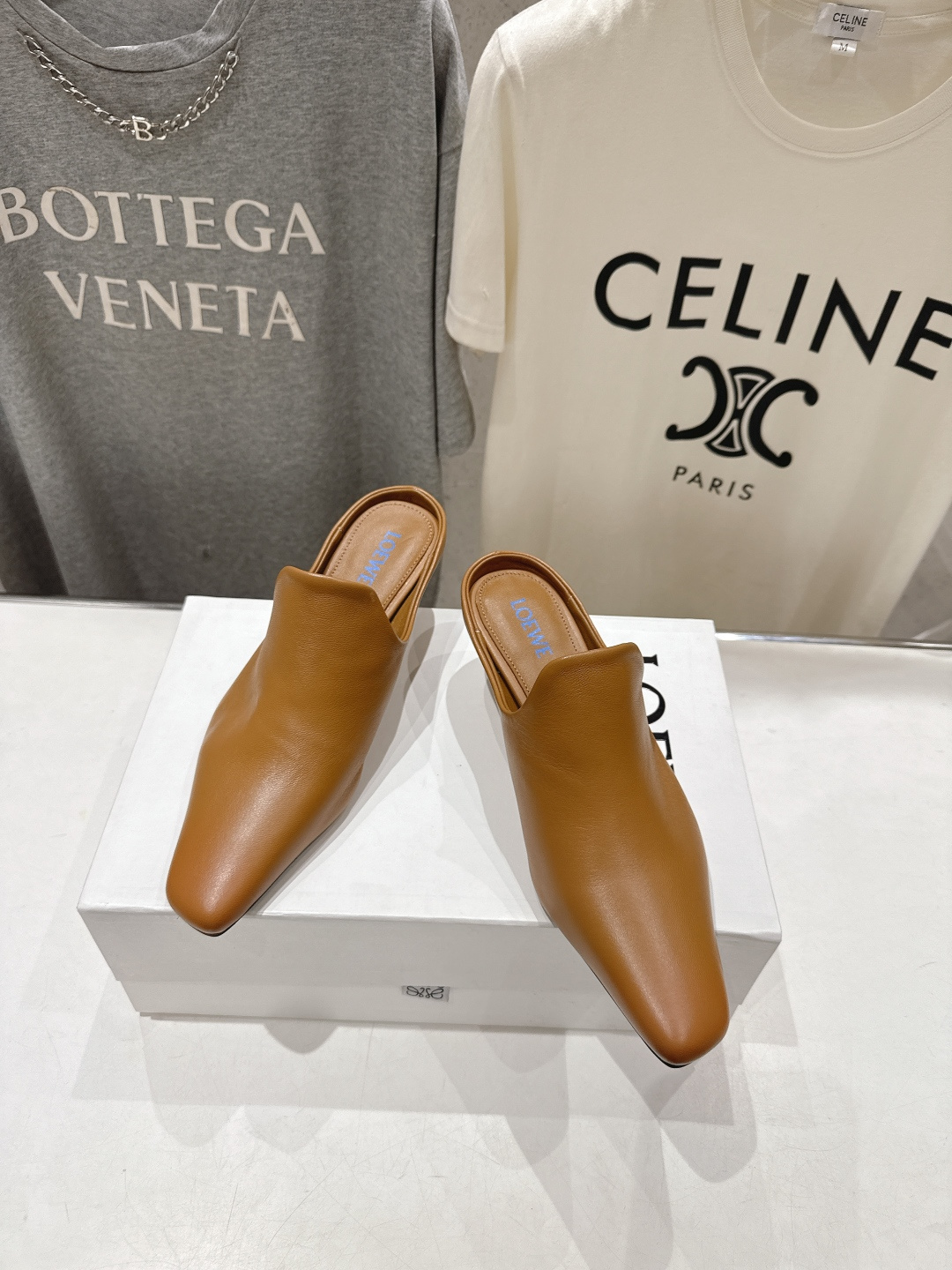 高版本出厂  LOEWE/罗意威F036 2026/ss新品复古风小牛皮高跟拖鞋穆勒鞋～小红书、外网火爆