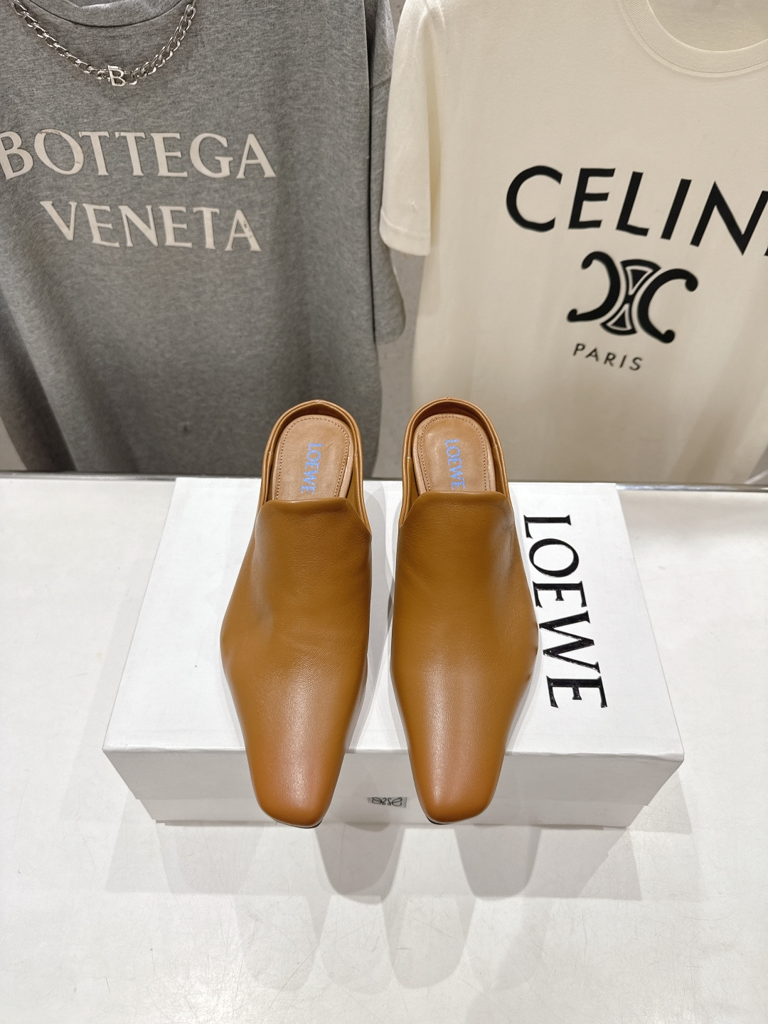 高版本出厂  LOEWE/罗意威F036 2026/ss新品复古风小牛皮高跟拖鞋穆勒鞋～小红书、外网火爆