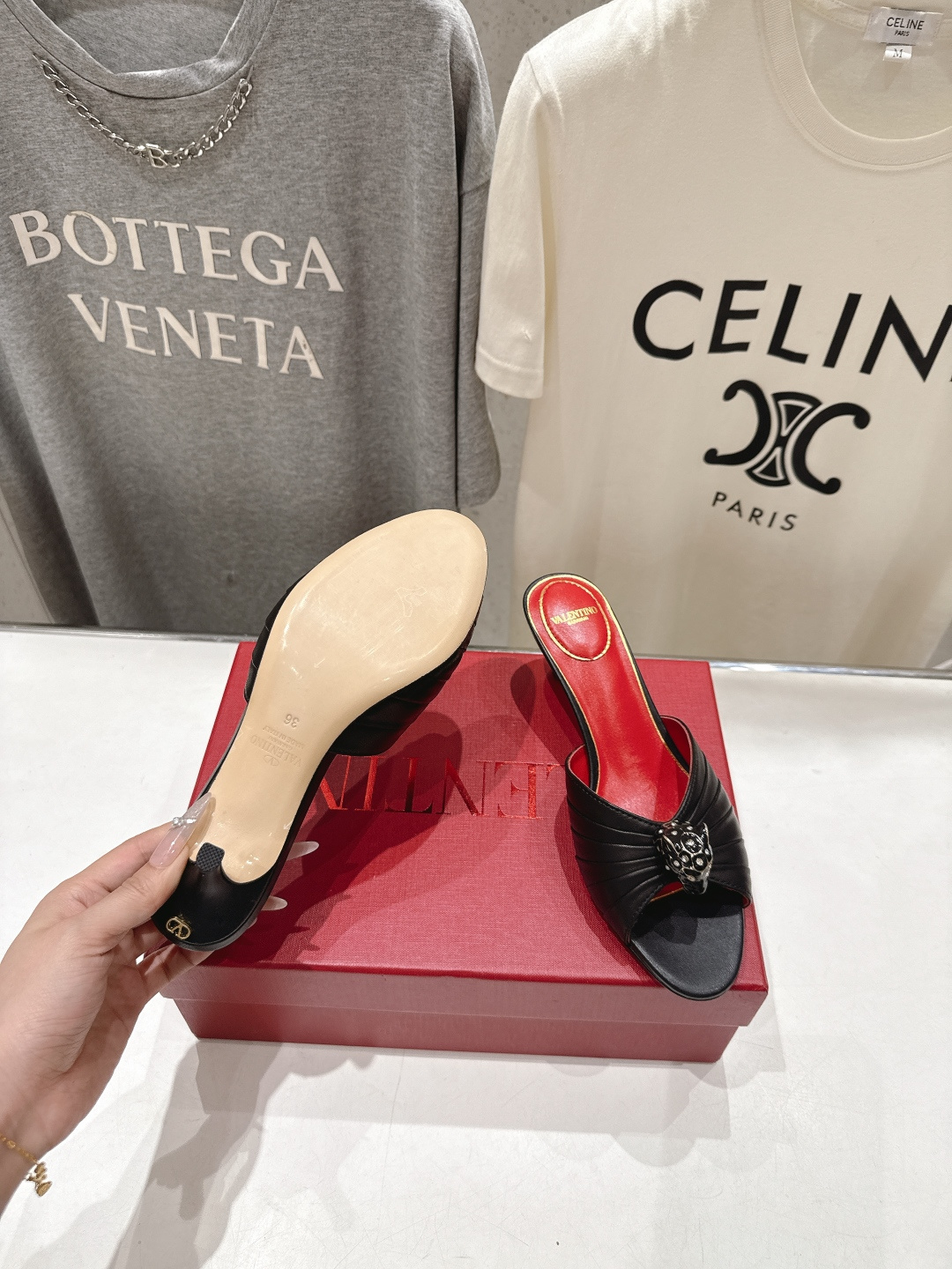 高版本出厂  ～New～顶级制作·Valentino*·华伦天奴〰️2026ss官方同步夏季走秀新款高跟
