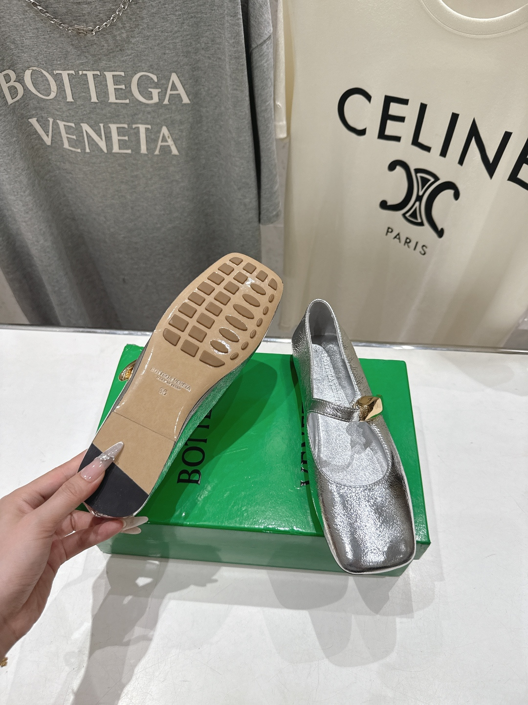 高版本出厂Bottega Veneta/BV F065 2026ss新款玛丽珍平底鞋乐福鞋 高定的配色 