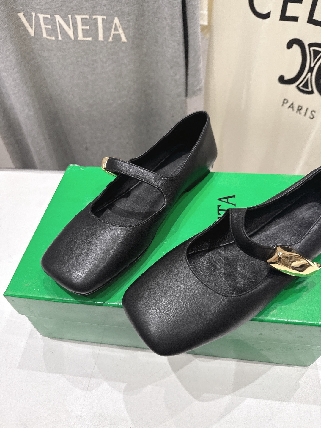 高版本出厂Bottega Veneta/BV F065 2026ss新款玛丽珍平底鞋乐福鞋 高定的配色 