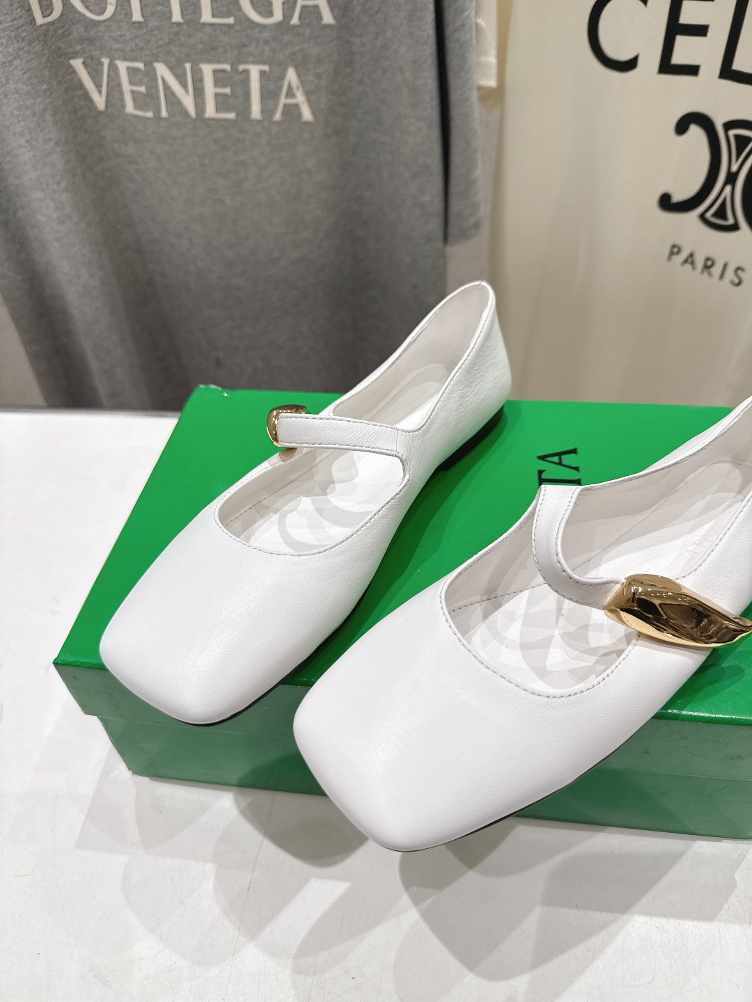 高版本出厂Bottega Veneta/BV F065 2026ss新款玛丽珍平底鞋乐福鞋 高定的配色 
