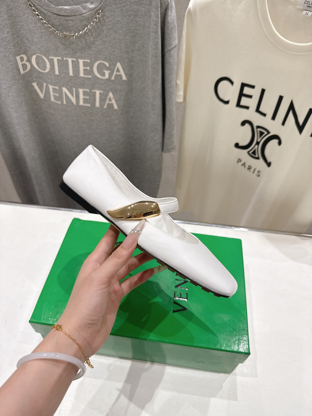 高版本出厂Bottega Veneta/BV F065 2026ss新款玛丽珍平底鞋乐福鞋 高定的配色 