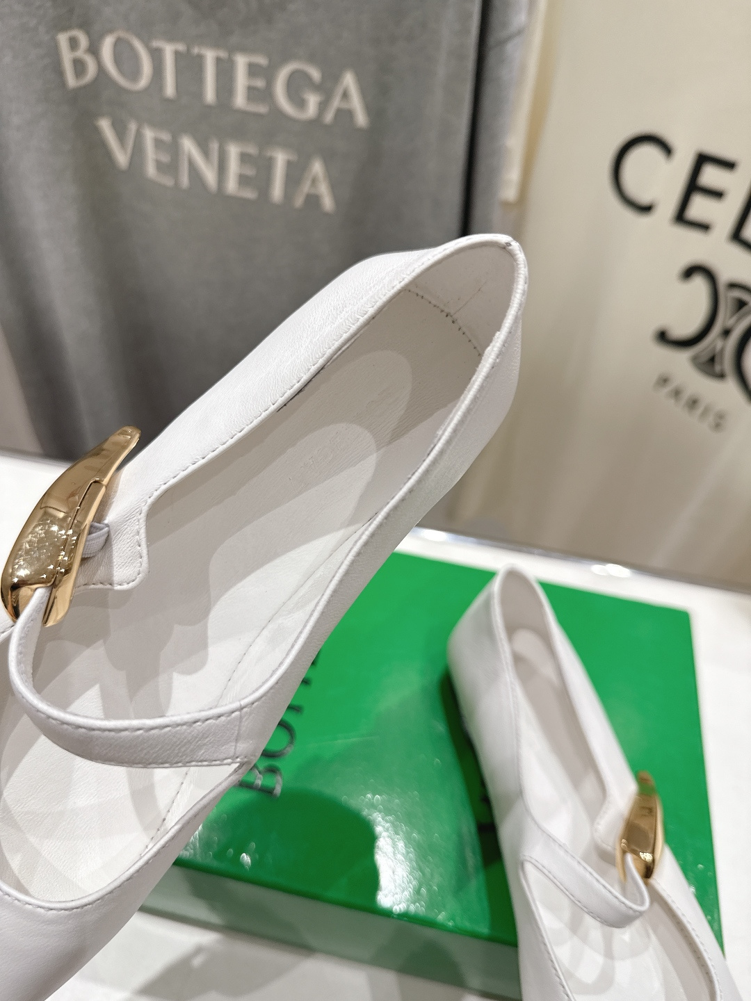 高版本出厂Bottega Veneta/BV F065 2026ss新款玛丽珍平底鞋乐福鞋 高定的配色 