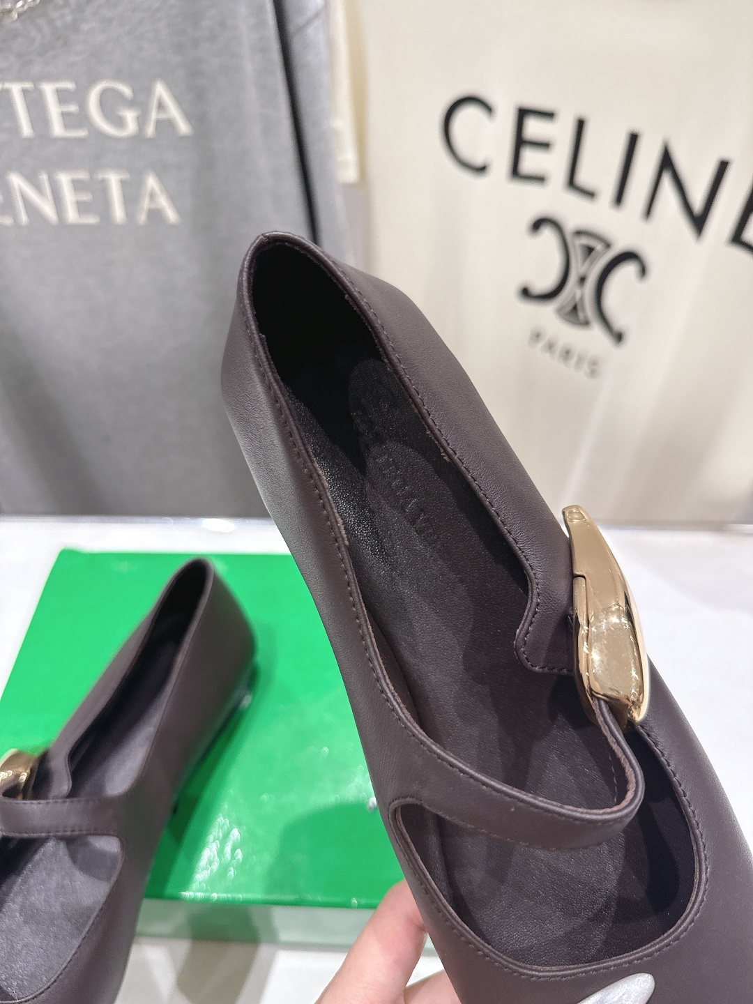 高版本出厂Bottega Veneta/BV F065 2026ss新款玛丽珍平底鞋乐福鞋 高定的配色 