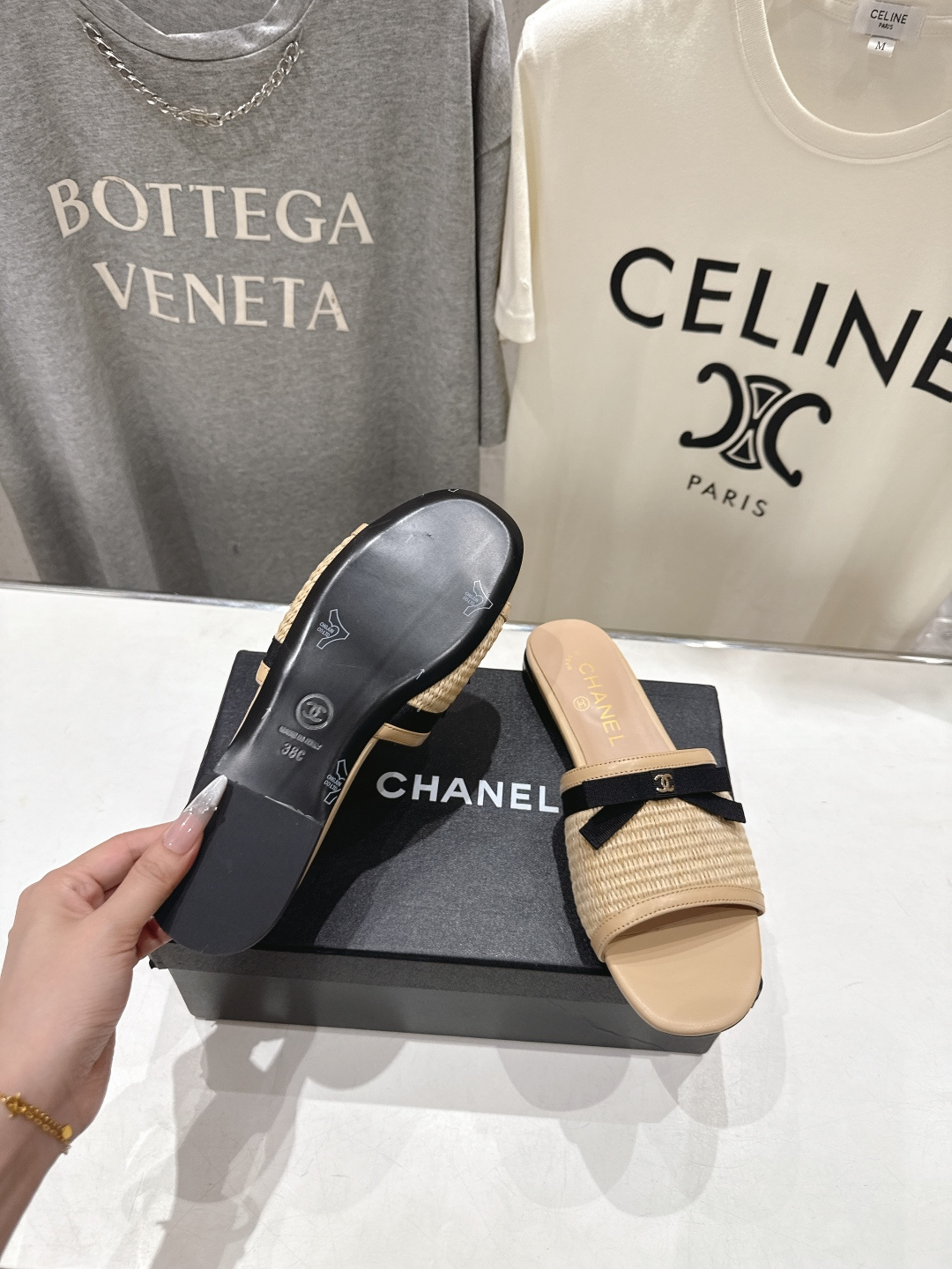 高版本出厂  CHANEL*香奈儿F016 小香2026/𝐒𝐒 𝐧𝐞𝐰夏季新品度假平底拖鞋这一季的拖鞋简