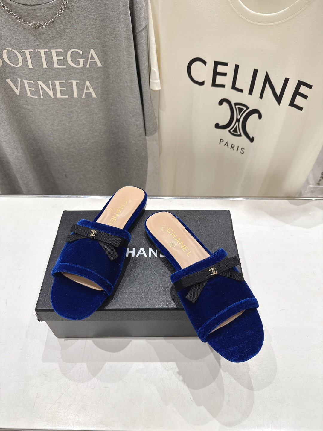 高版本出厂  CHANEL*香奈儿F016 小香2026/𝐒𝐒 𝐧𝐞𝐰夏季新品天鹅绒平底拖鞋这一季的拖鞋