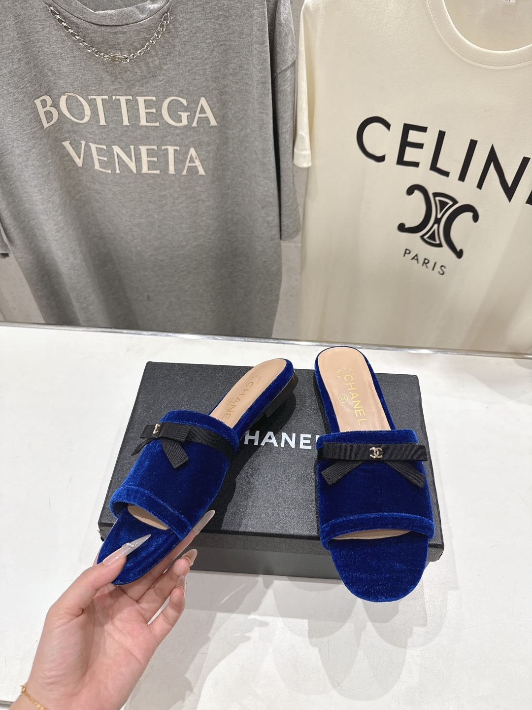 高版本出厂  CHANEL*香奈儿F016 小香2026/𝐒𝐒 𝐧𝐞𝐰夏季新品天鹅绒平底拖鞋这一季的拖鞋