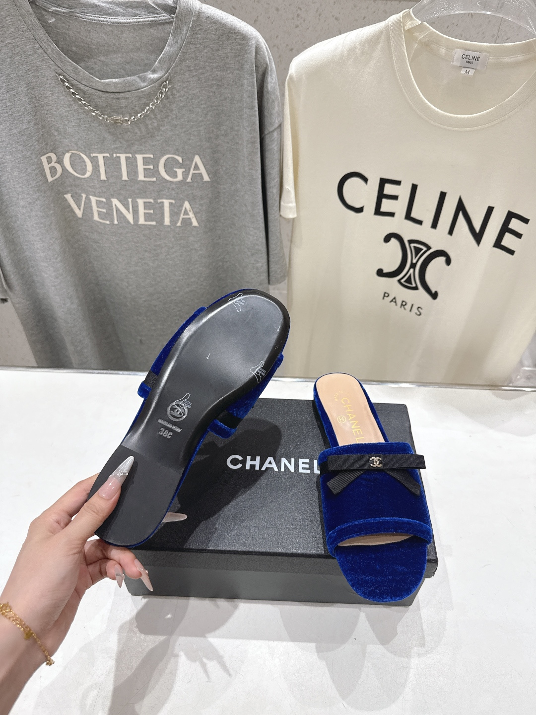 高版本出厂  CHANEL*香奈儿F016 小香2026/𝐒𝐒 𝐧𝐞𝐰夏季新品天鹅绒平底拖鞋这一季的拖鞋