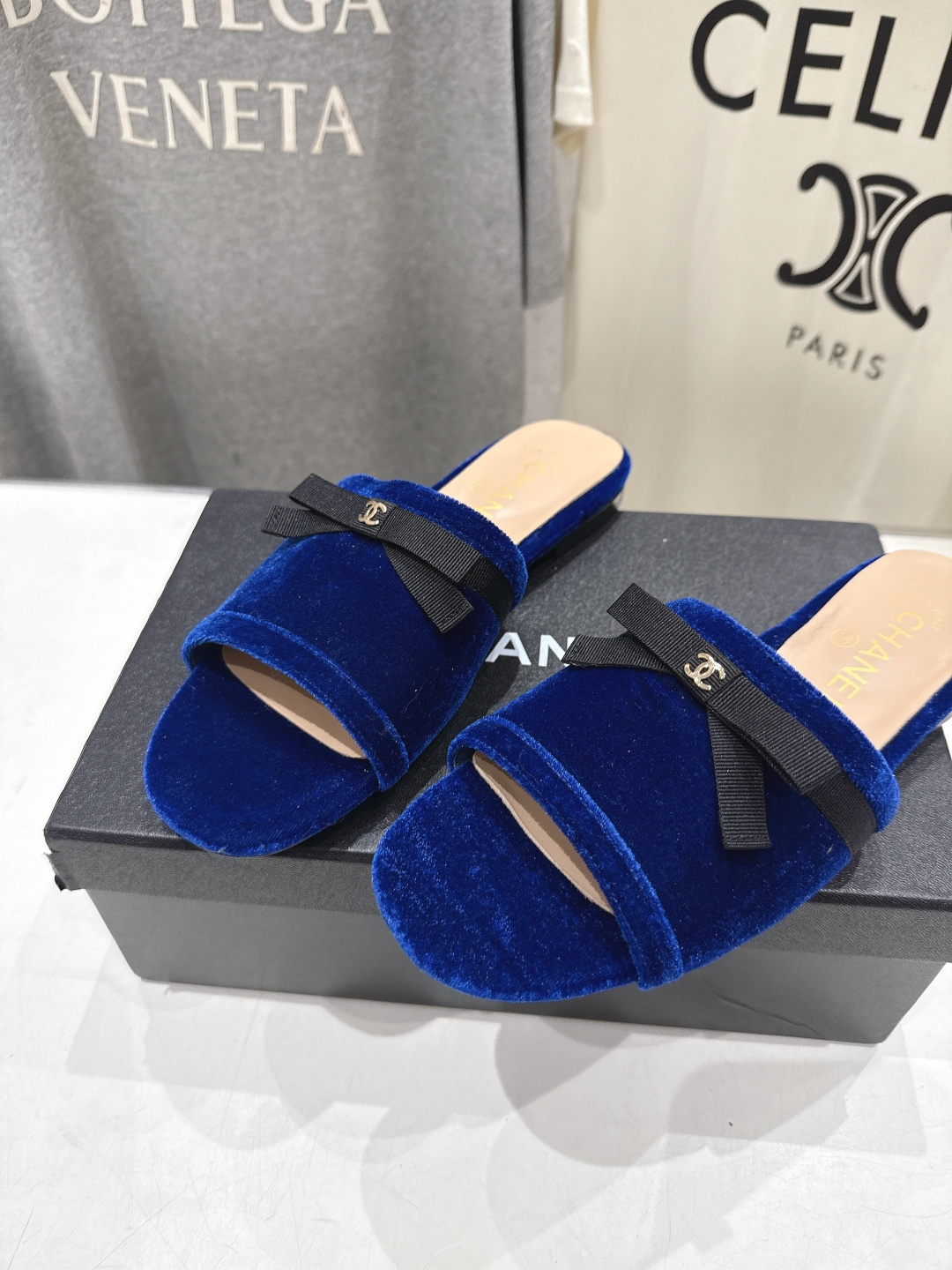 高版本出厂  CHANEL*香奈儿F016 小香2026/𝐒𝐒 𝐧𝐞𝐰夏季新品天鹅绒平底拖鞋这一季的拖鞋