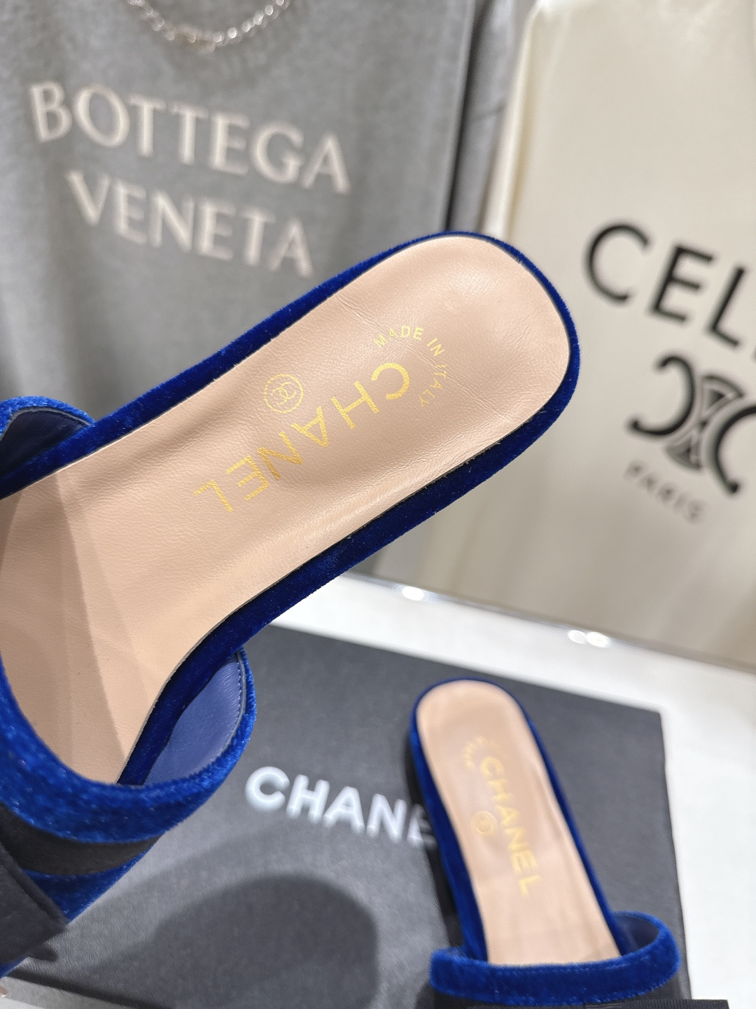 高版本出厂  CHANEL*香奈儿F016 小香2026/𝐒𝐒 𝐧𝐞𝐰夏季新品天鹅绒平底拖鞋这一季的拖鞋