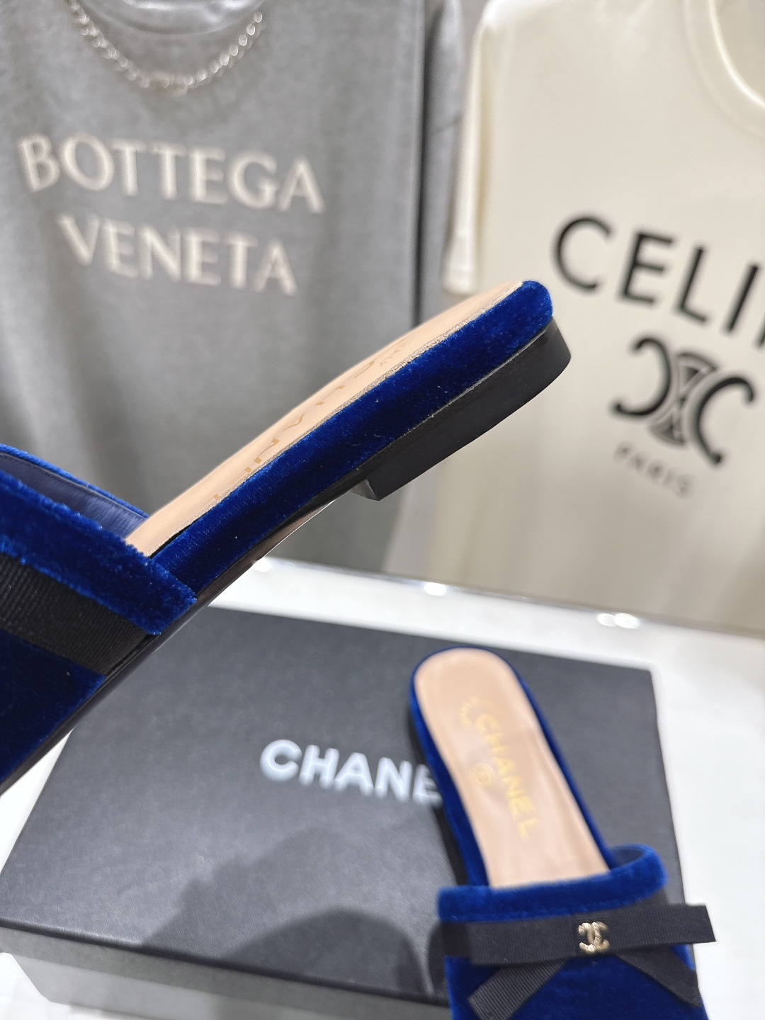 高版本出厂  CHANEL*香奈儿F016 小香2026/𝐒𝐒 𝐧𝐞𝐰夏季新品天鹅绒平底拖鞋这一季的拖鞋