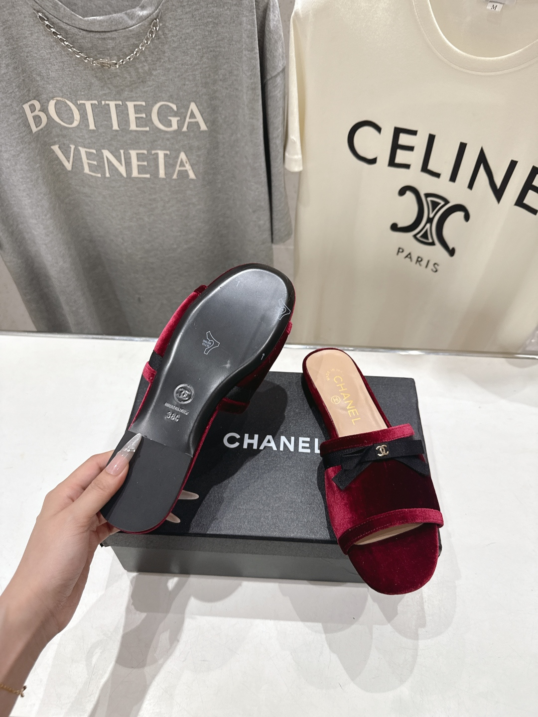 高版本出厂  CHANEL*香奈儿F016 小香2026/𝐒𝐒 𝐧𝐞𝐰夏季新品天鹅绒平底拖鞋这一季的拖鞋